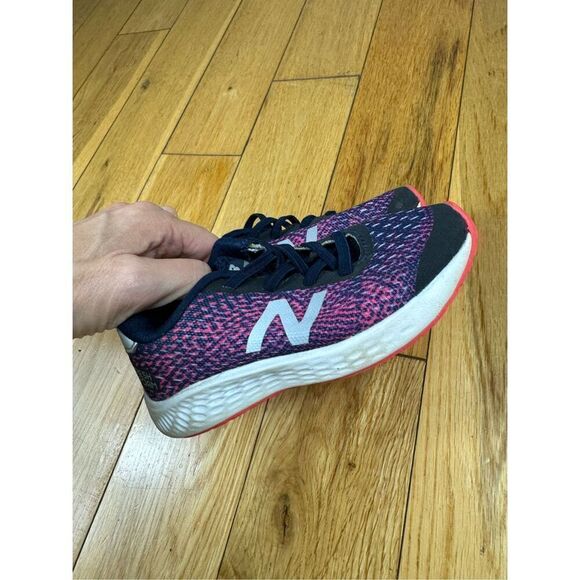 New Balance Girls Fresh Foam Shoes Size 7.5 - Picture 2 of 5